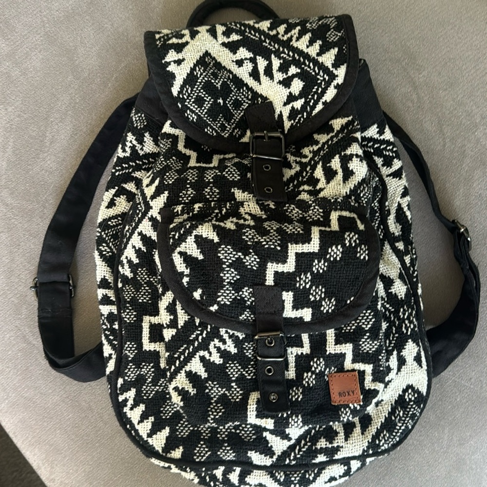 Roxy black/white tapestry expandable backpack, in PERFECT condition